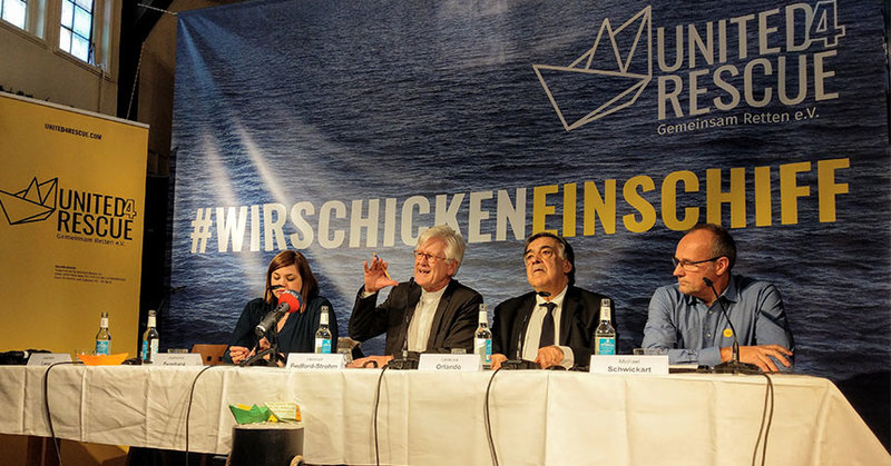 Katharina Fegebank, Zweite Bürgermeisterin von Hamburg, Heinrich Bedford-Strohm, Ratsvorsitzende der EKD, Leoluca Orlando, Oberbürgermeister von Palermo und Michael Schwickart von Seawatch, bei der Pressekonferenz am 03. Dezember in Hamburg