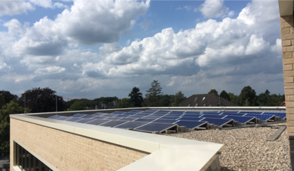 Photovoltaikanlage auf dem Haus der Kirche - Copyright: Lena Kühl