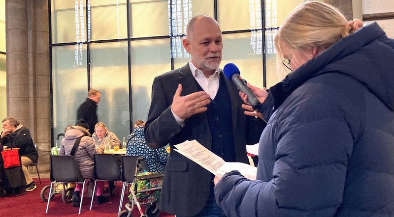 Dirk Ahrens beim Projekt „Mittagessen für alle“ in St. Petri