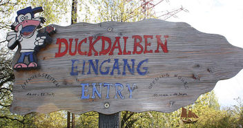 Richtungsschild zum Duckdalben - Copyright: © Duckdalben international seamen´s club