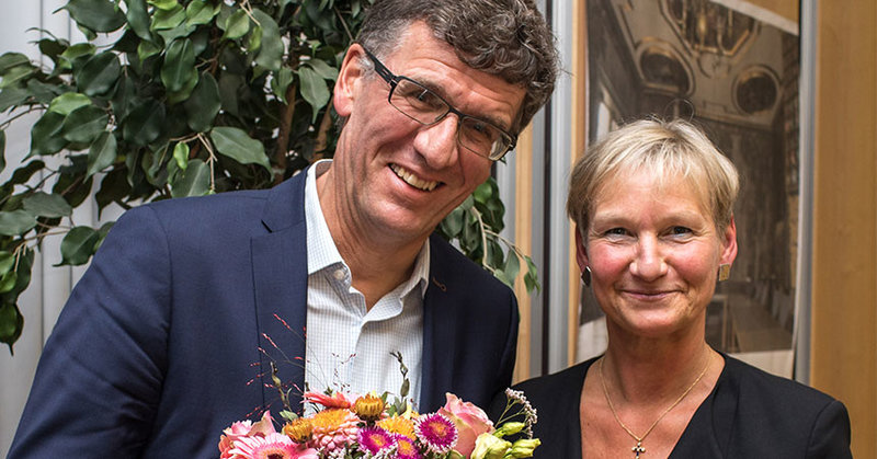 Zu den ersten Gratulanten des neugewählten Propstes Axel Matyba gehörte Bischöfin Kirsten Fehrs (rechts)