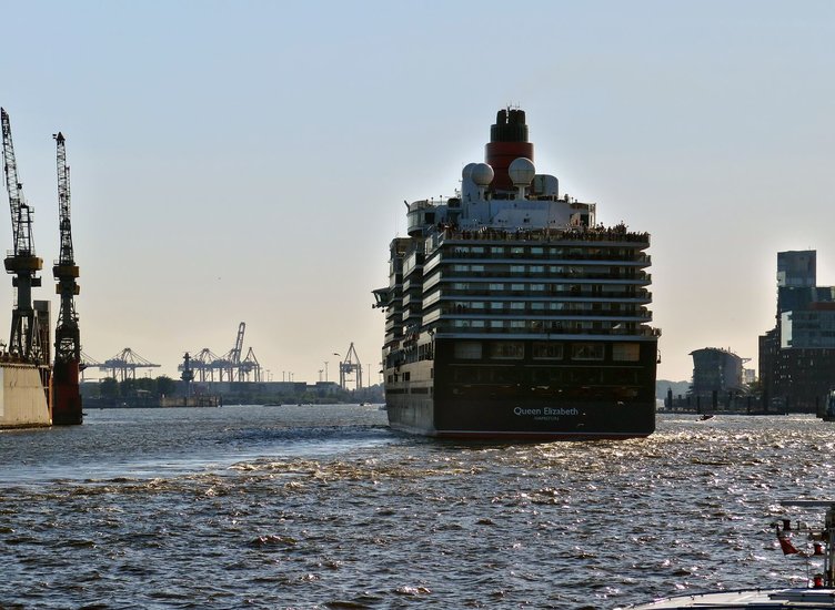 Kreuzfahrtschiff im Hamburger Hafen - © Pixabay