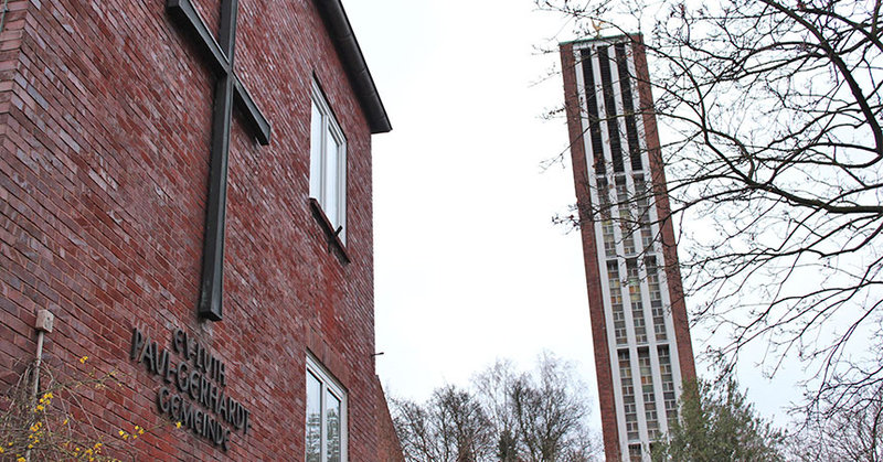 Glockenturm und Gemeindehaus der Paul-Gerhardt-Kirche in Wilhelmsburg