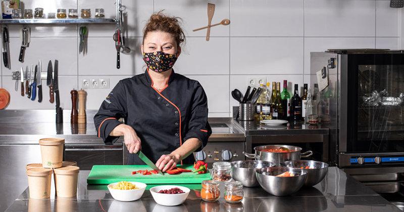 Katharina Schneider kocht Mittagessen