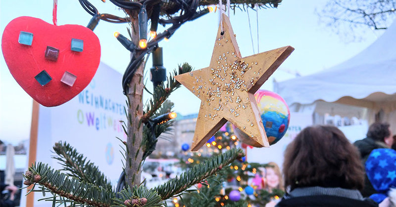 Fair gehandelter Christbaumschmuck der Aktion "Weihnachten Weltweit"